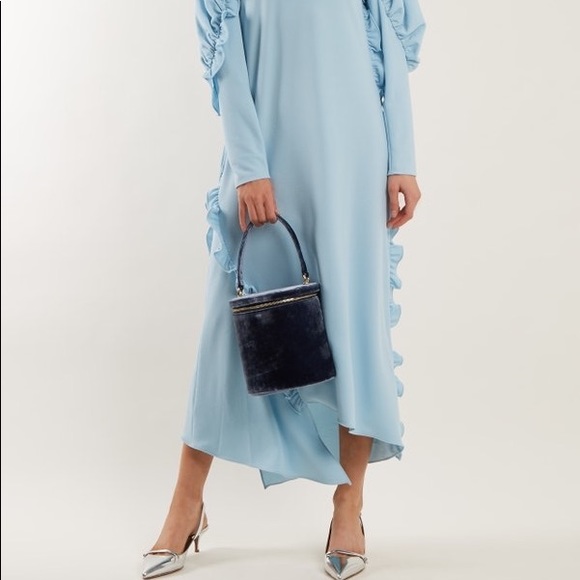 STAUD ‘vitti’ velvet bucket bag in navy blue - Picture 3 of 16